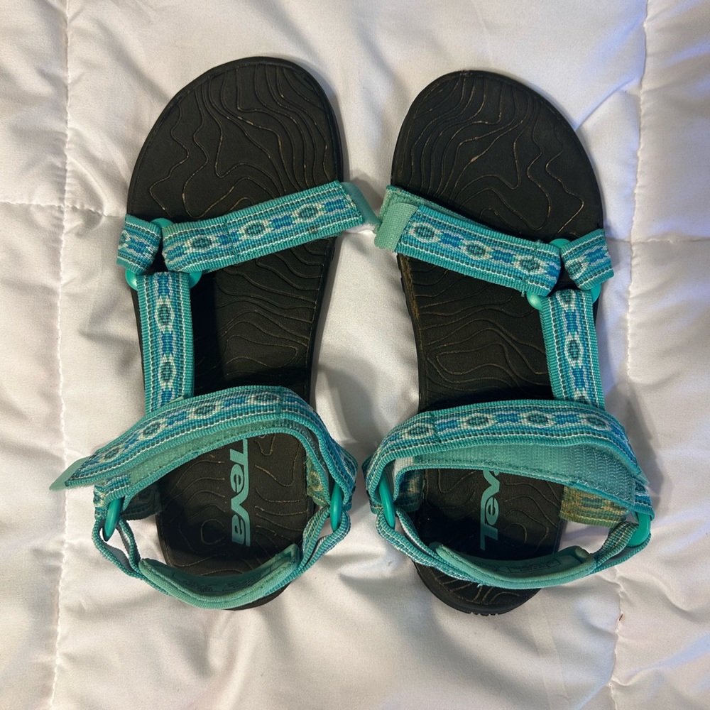 ☀️3/$25☀️ Womans Teva Sandals Size 5 (fits a 3.5 in kids)